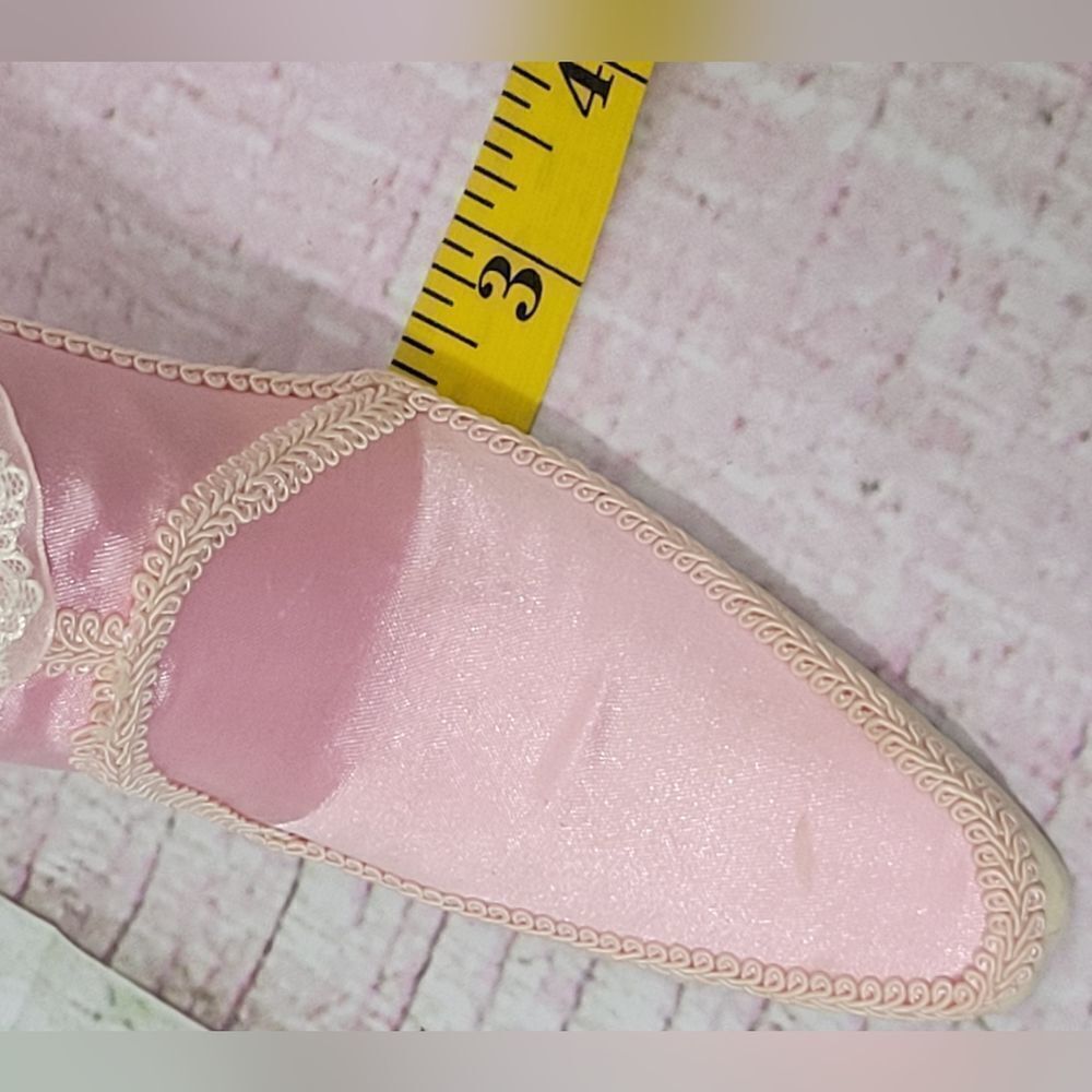 Victorian Shoe Pin Cushion - Picture 3 of 8